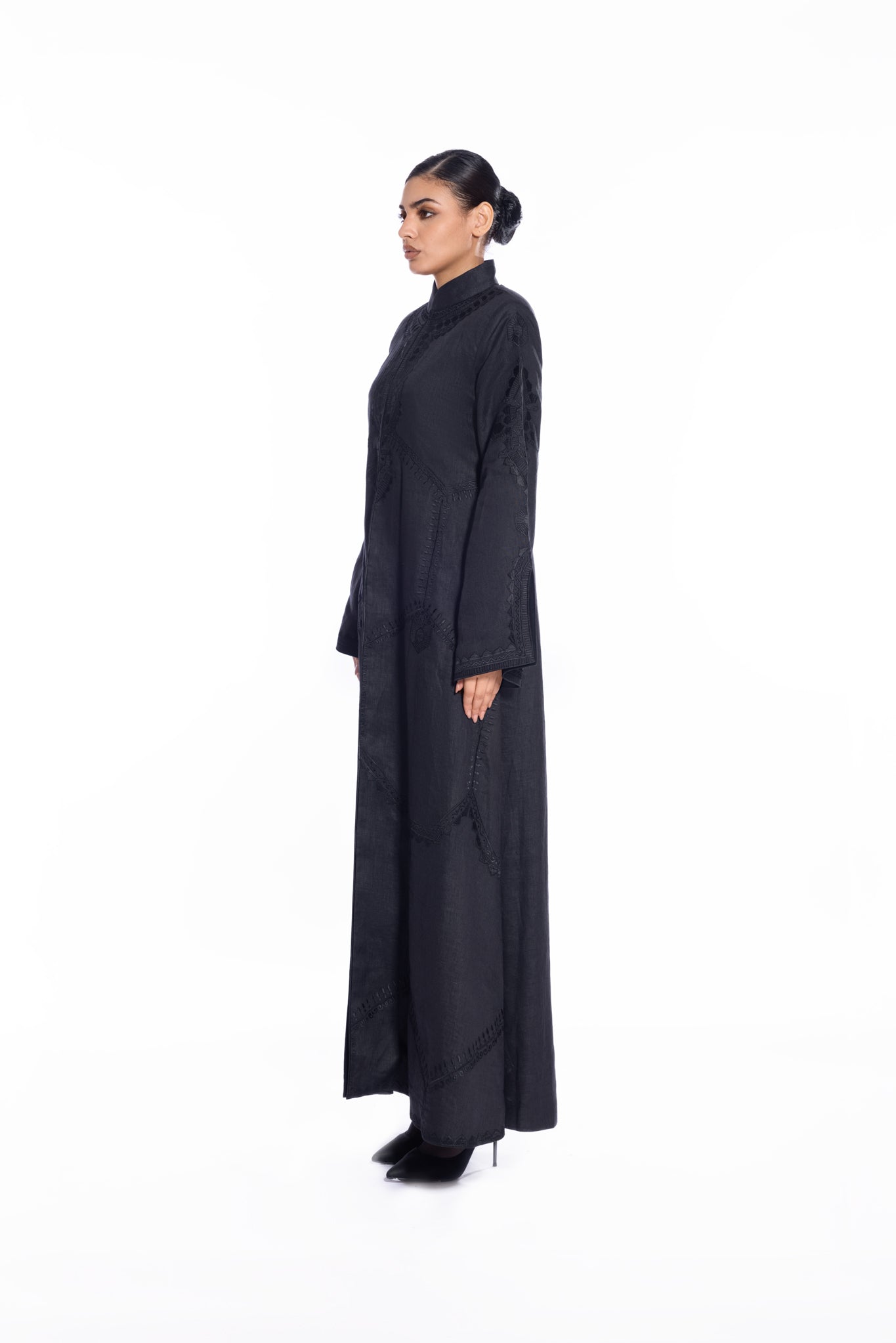 F011 black
