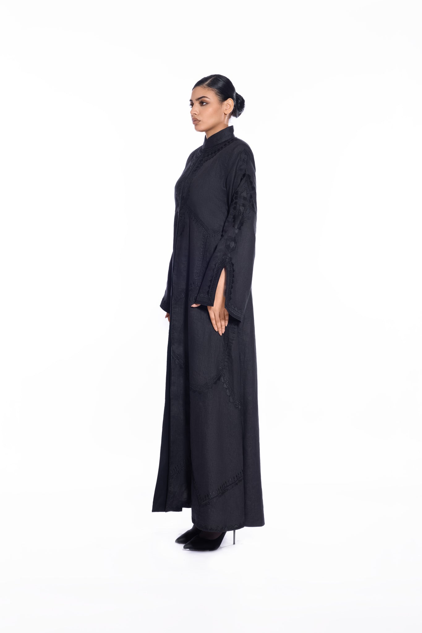 F011 black