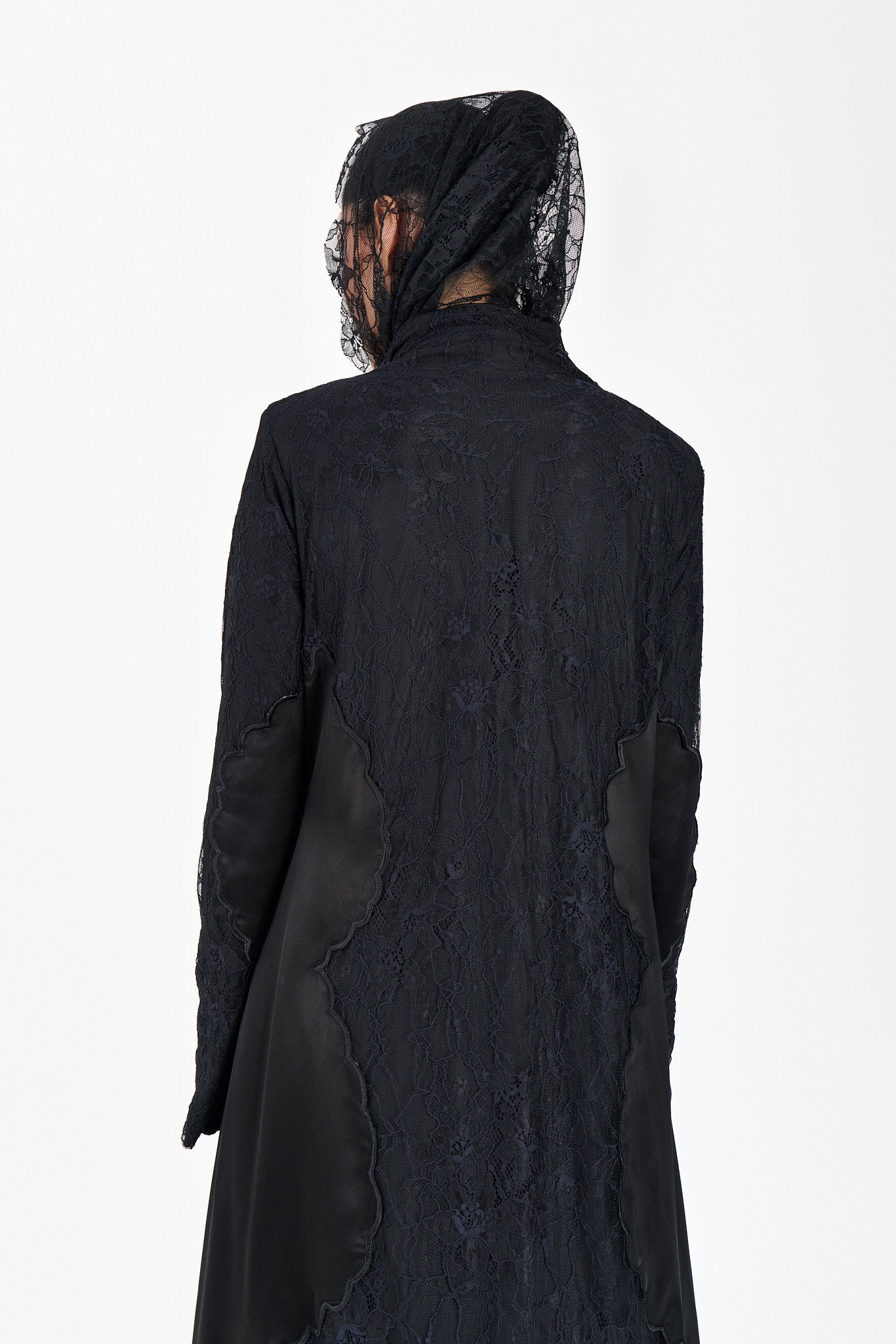 T008 black